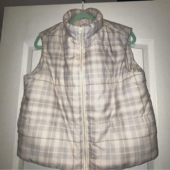 Pink Lily Plaid Puffer Vest | Cream & Gray | Cozy Quilted Layering Piece - Picture 5 of 7